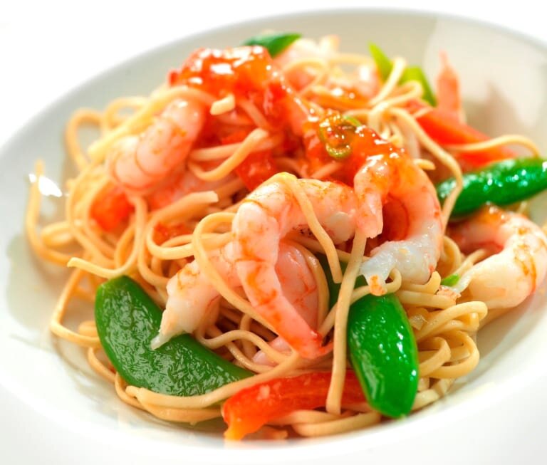 Norwegian prawns with noodles and chilli sauce 