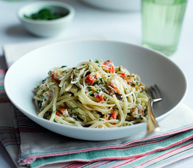 Norwegian Crab, red onion & parsley linguine