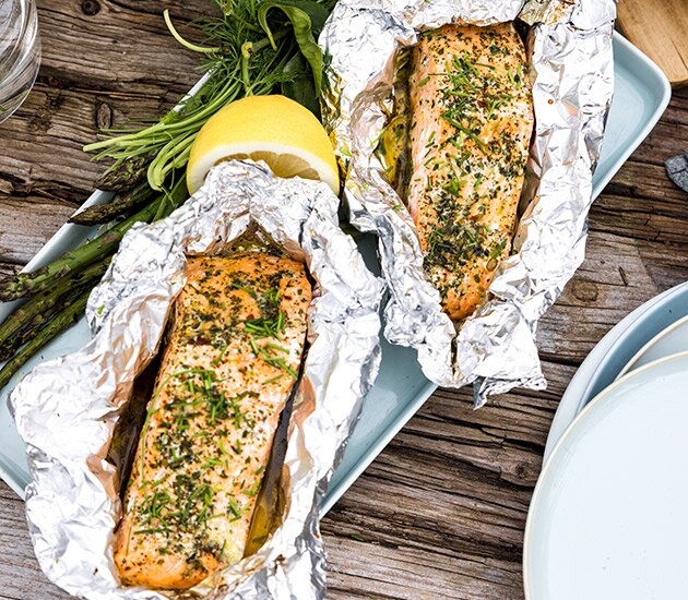 Norwegian salmon grilled in foil with vegetables