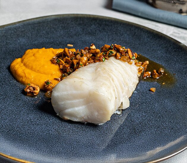  Norwegian skrei with carrot puree, hazelnuts and bacon