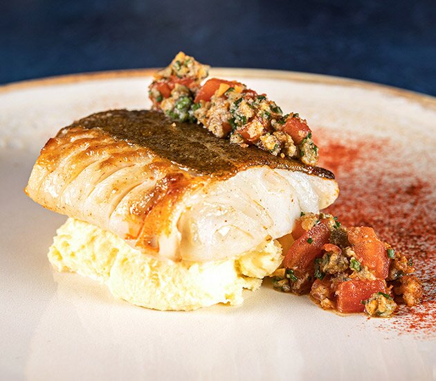 Norwegian skrei with tomato concasse (norwegian skrei, mashed potatoes, tomatoes)